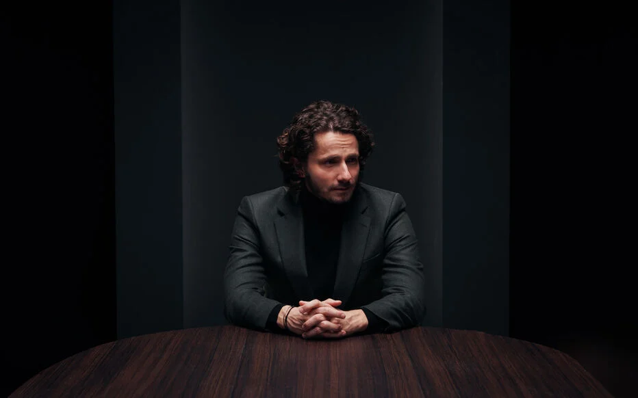 Guillaume Pley accusé de relations problématiques avec des mineures : une enquête des Inrockuptibles révèle des témoignages troublants